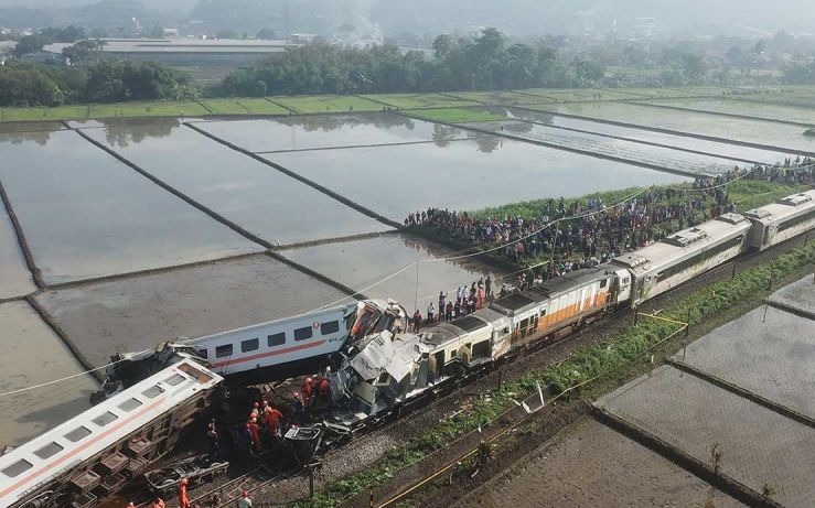 Kemenhub Minta Maaf Terkait Insiden Kecelakaan Kereta Api di Bandung