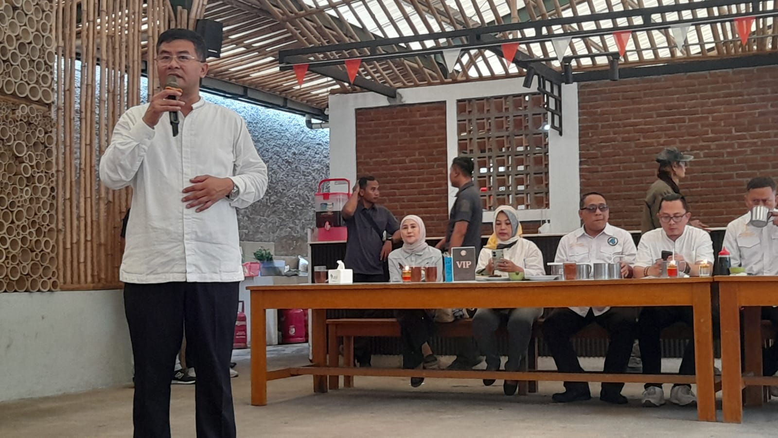 Sorot Ketimpangan Pendidikan, Cawagub Erwan Setiawan Janji Hapus Zonasi