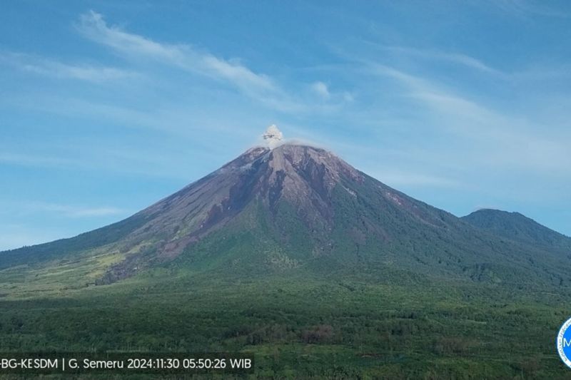 Gunung Semeru Erupsi Tiga Kali dalam Satu Hari, PVMBG Keluarkan Rekomendasi Ketat   