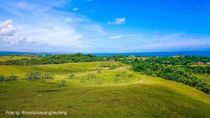 Butuh Healing? Ini Dia Wisata Pantai Sayang Heulang Cocok Untuk Menjernihkan Pikiran