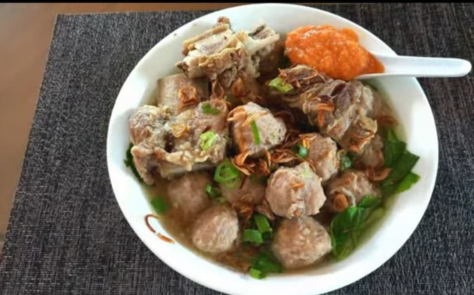 Ngebakso Anti Bosenin ke Cimahi Aja! Ada 4 Tempat Bakso Iga Enak di Cimahi yang Cocok Dikunjungi Sekeluarga