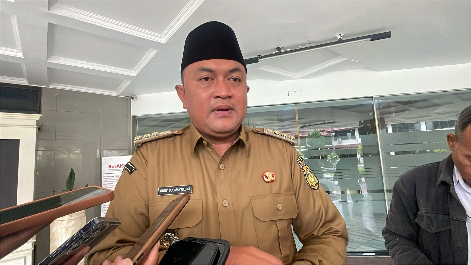 BNPB RI Berhasil Modifikasi Cuaca di Bogor, Bupati Rudy Susmanto Beri Pujian