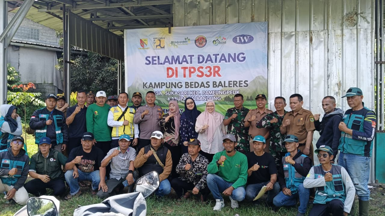 Peduli Lingkungan, PT Fengtay Berikan CSR Berupa TPS3R Kepada Kampung Bedas Baleres Pameungpeuk Bandung