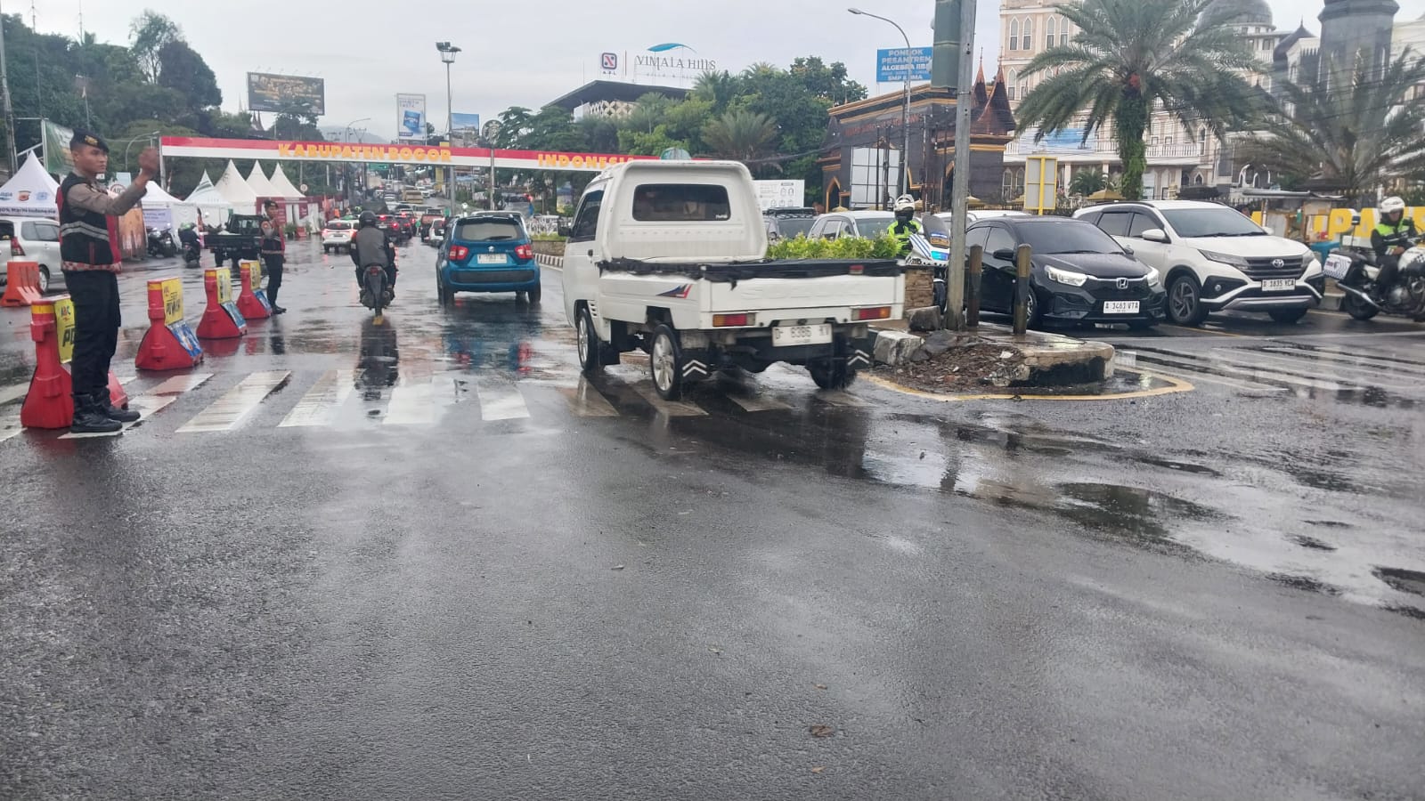 41.000 Kendaraan Lintasi Jalur Puncak Hari Ini 30 Desember 2025, Polres Bogor Lakukan Penormalan Arus