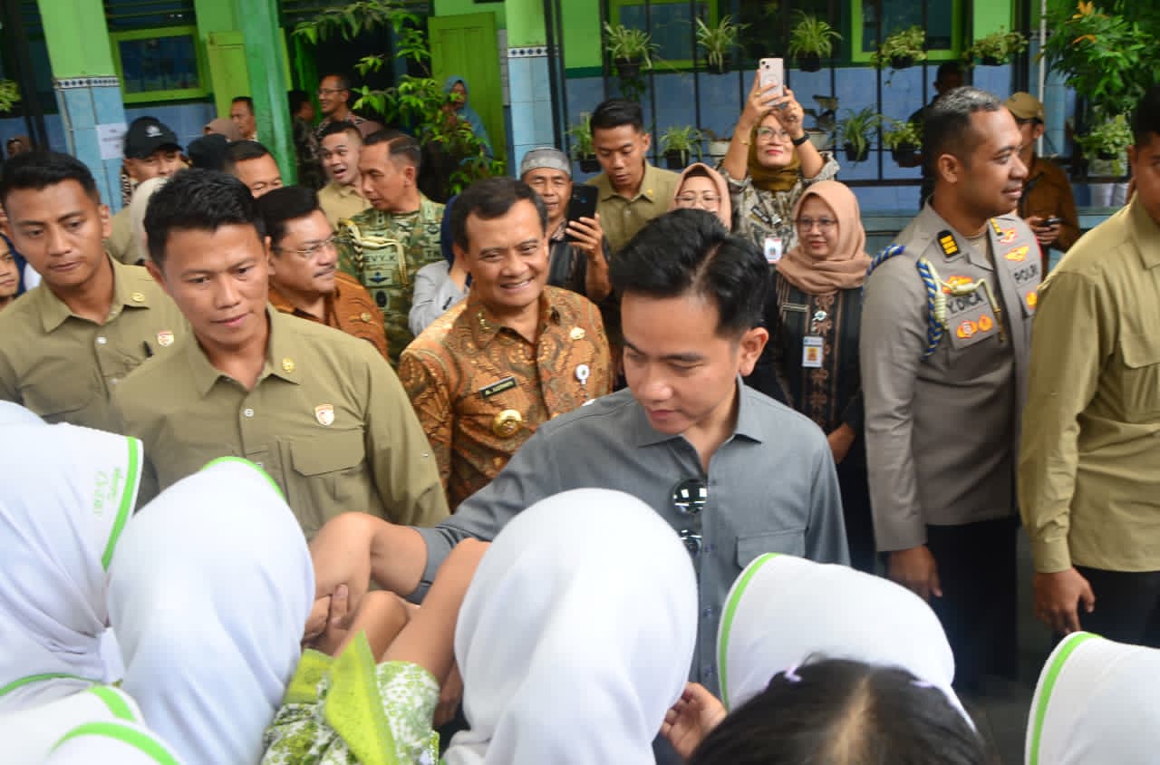 Wapres Gibran dan Gubernur Luthfi Tinjau Program MBG di Jawa Tengah