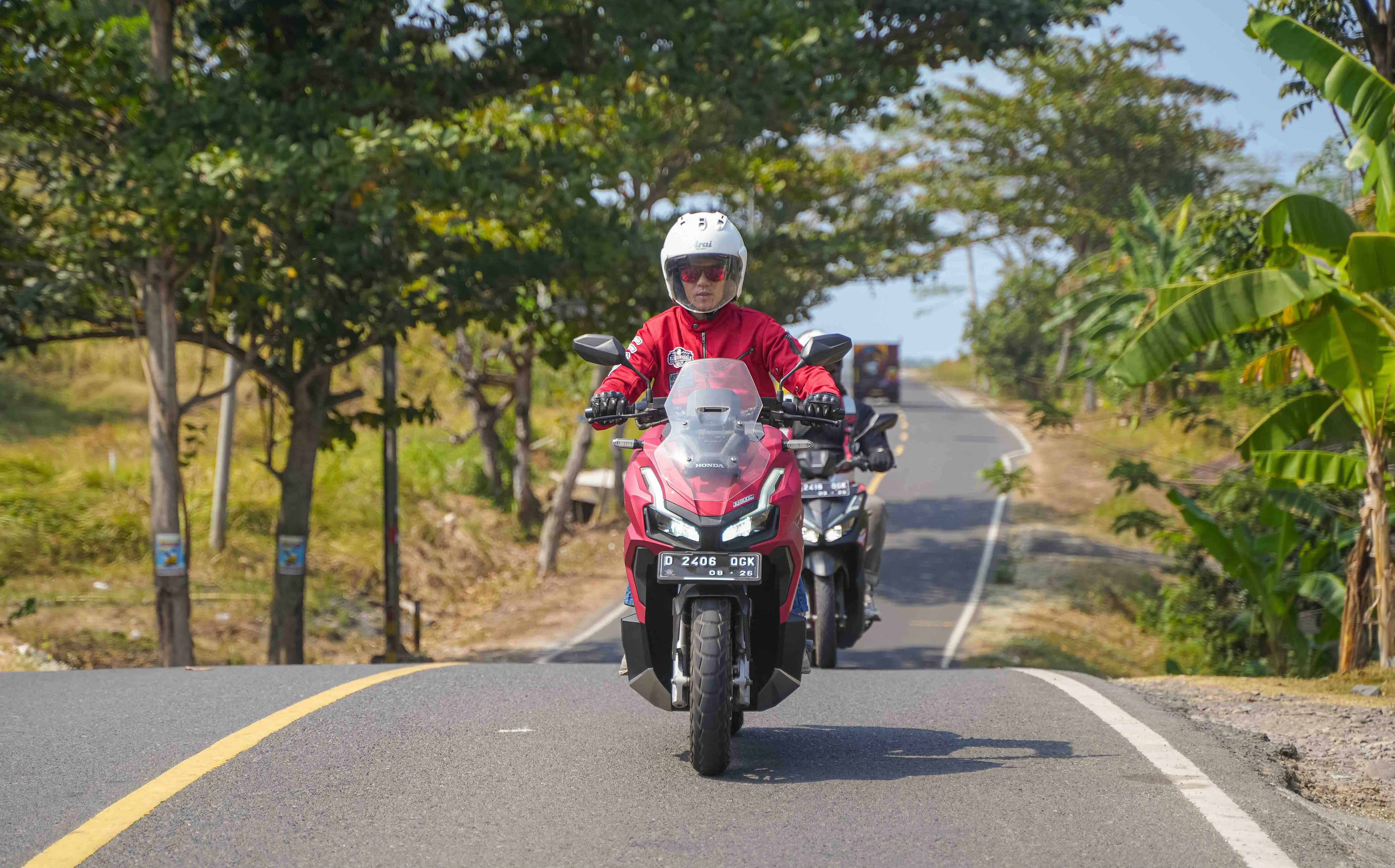 Siapa Pun Pengendaranya, #Cari_Aman Tetap yang Utama