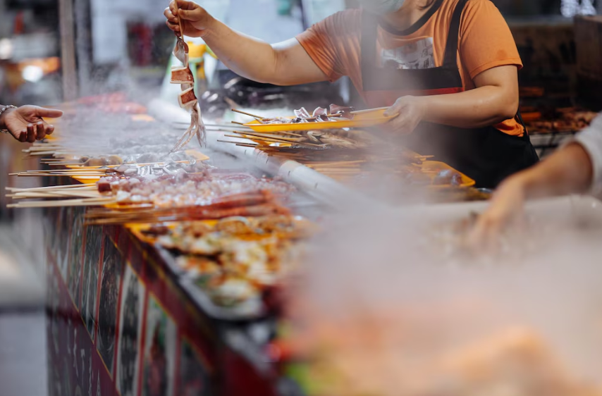 Kamu Pecinta Jajanan? Cek 5 Tempat Street Food Populer di Bandung Ini!