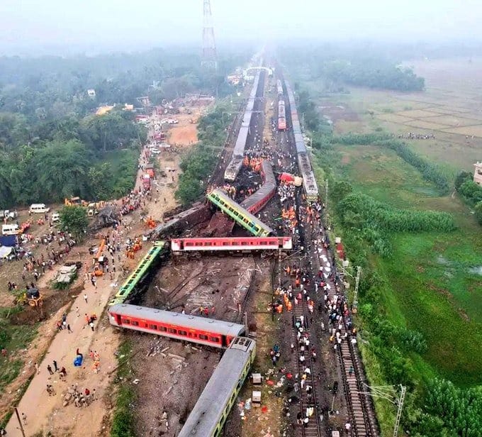 Tragedi Tabrakan di India Libatkan 3 Kereta, Tewaskan Ratusan Orang