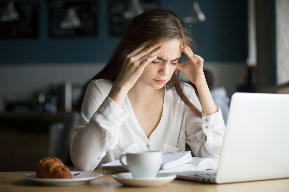 8 Cara Mengatasi Migrain yang Mengganggu Aktivitas Sehari-hari