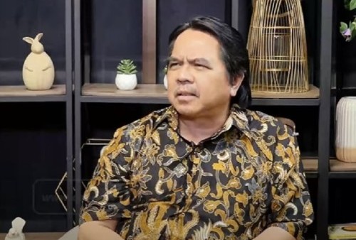 Hadiri persidangan, Ade Armando Salami Pelaku yang Mengeroyoknya