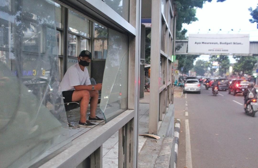 Benahi Estetika Kota, Pemkot Bandung Bongkar JPO dan Halte Rusak 