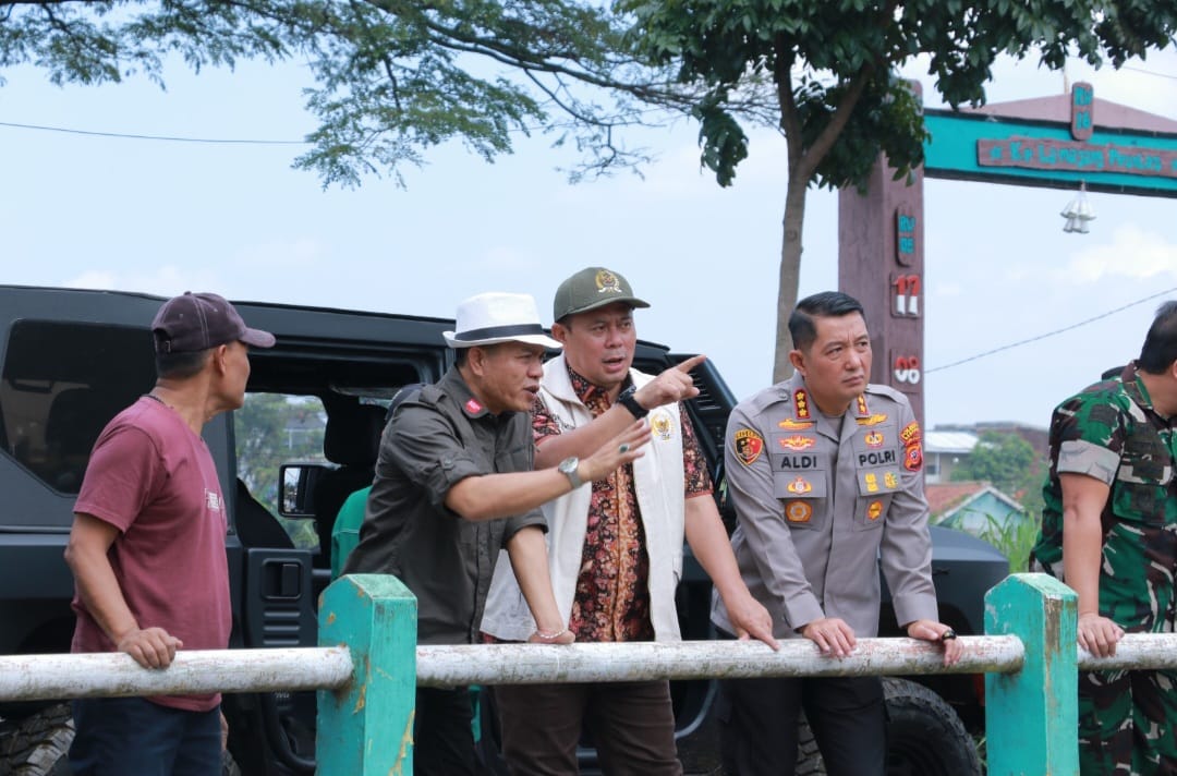 Sidak ke Dayeuhkolot Bandung, Kang Cucun Tawarkan Solusi Konkret Atasi Banjir