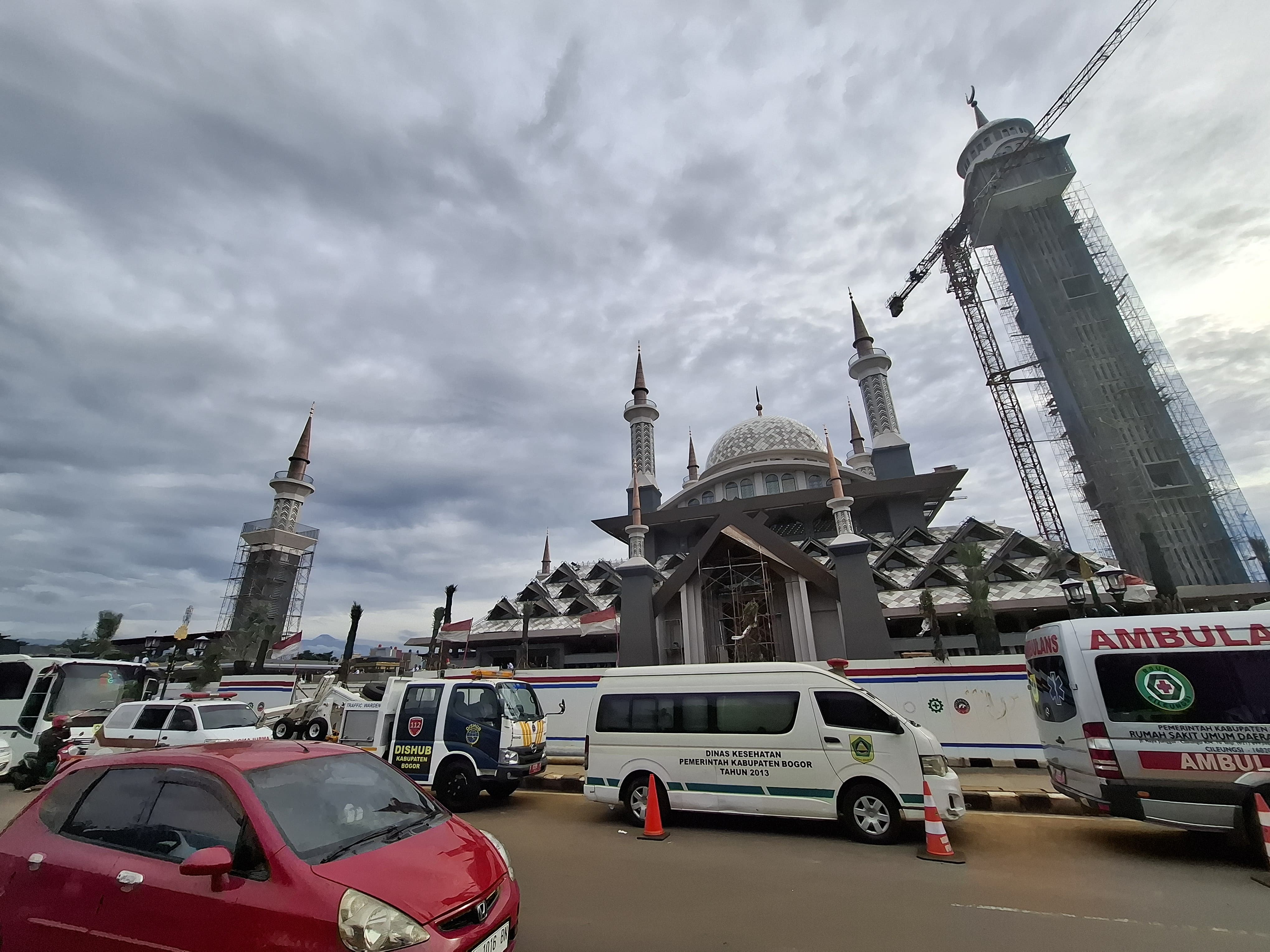 Bupati Nurhayanti Beri Tanggapan Soal Masjid Raya Nurul Wathon