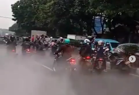 Kabut Gas CO2 Penuhi Jalan Cimoene Tangerang, Polisi Beri Penjelasan