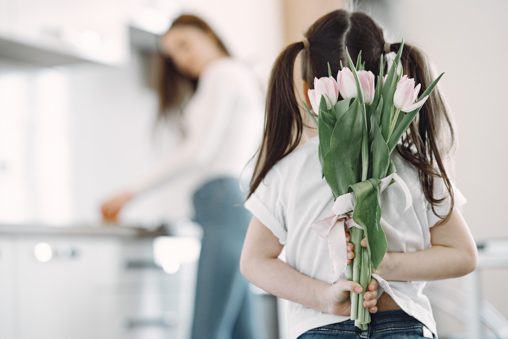  8 Ide Kado di Hari Ibu yang Bikin Ibu Bahagia