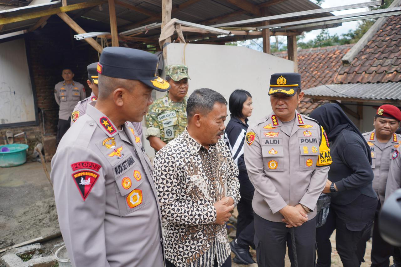 Peduli Polri Untuk Warga, Kapolda Jabar Tinjau Langsung Pembangunan Rutilahu di Arjasari 