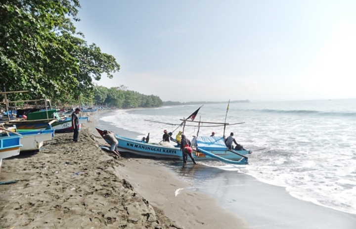 Para Nelayan Pangandaran Mengalami Putus Mata Pencaharian Akibat Paceklik Panjang