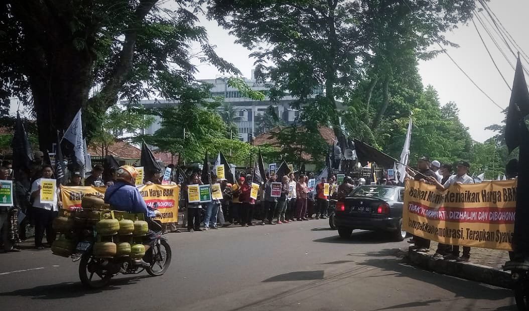 Unjuk Rasa di DPRD, Ratusan Demonstran dari FKUIB Nyatakan 6 Sikap