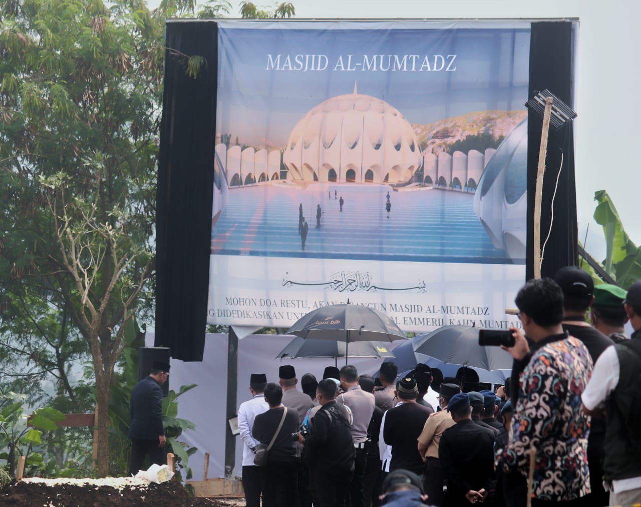 Ridwan Kamil Bantah Pembangunan Masjid Al-Mumtadz dari Hasil Mengemis