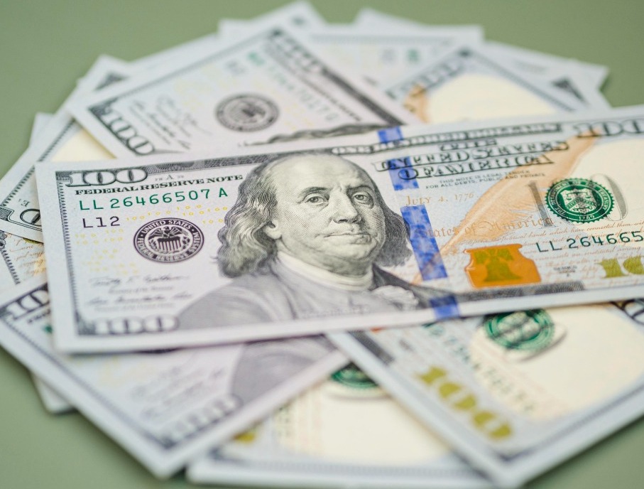 Kurs Dolar AS Menguat, Rupiah Bergerak di Kisaran Rp17.100–Rp17.300