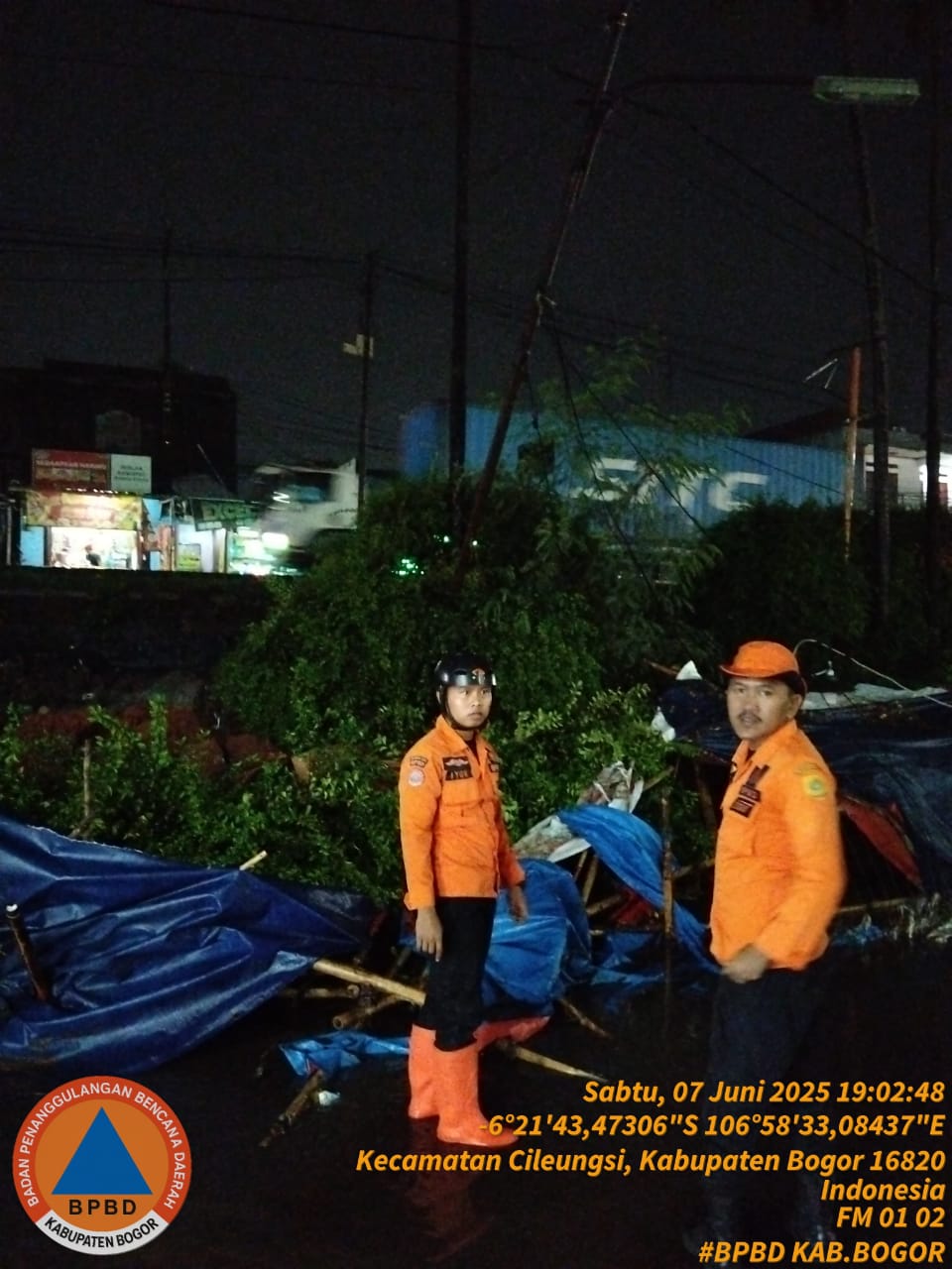 Tanah Longsor di Cileungsi, Dua Unit Motor Tertimbun Material Longsor