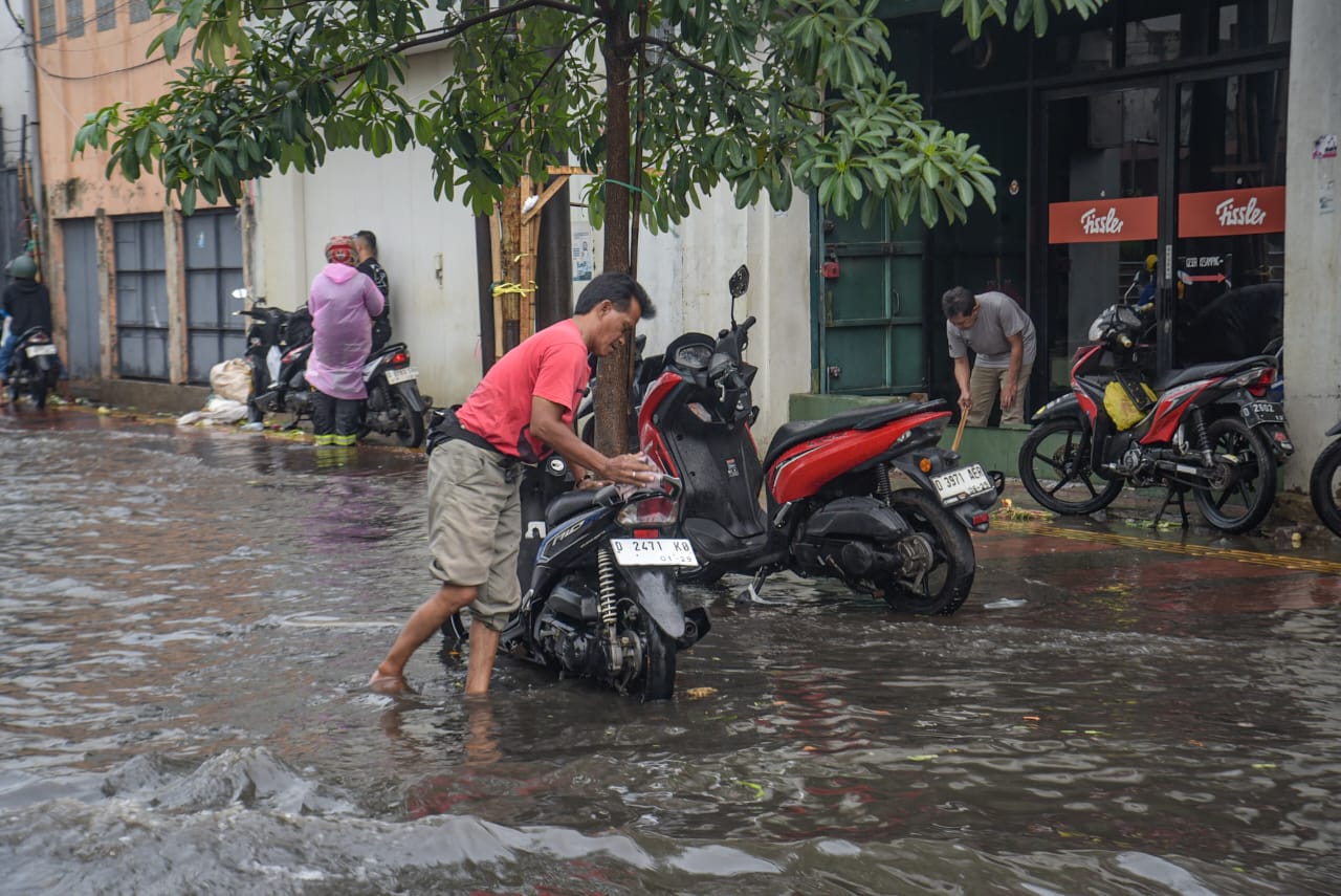 Pemkot Bandung Akui Sistem Drainase Buruk, Penanganan Banjir Dihadapkan pada Dilema Sosial