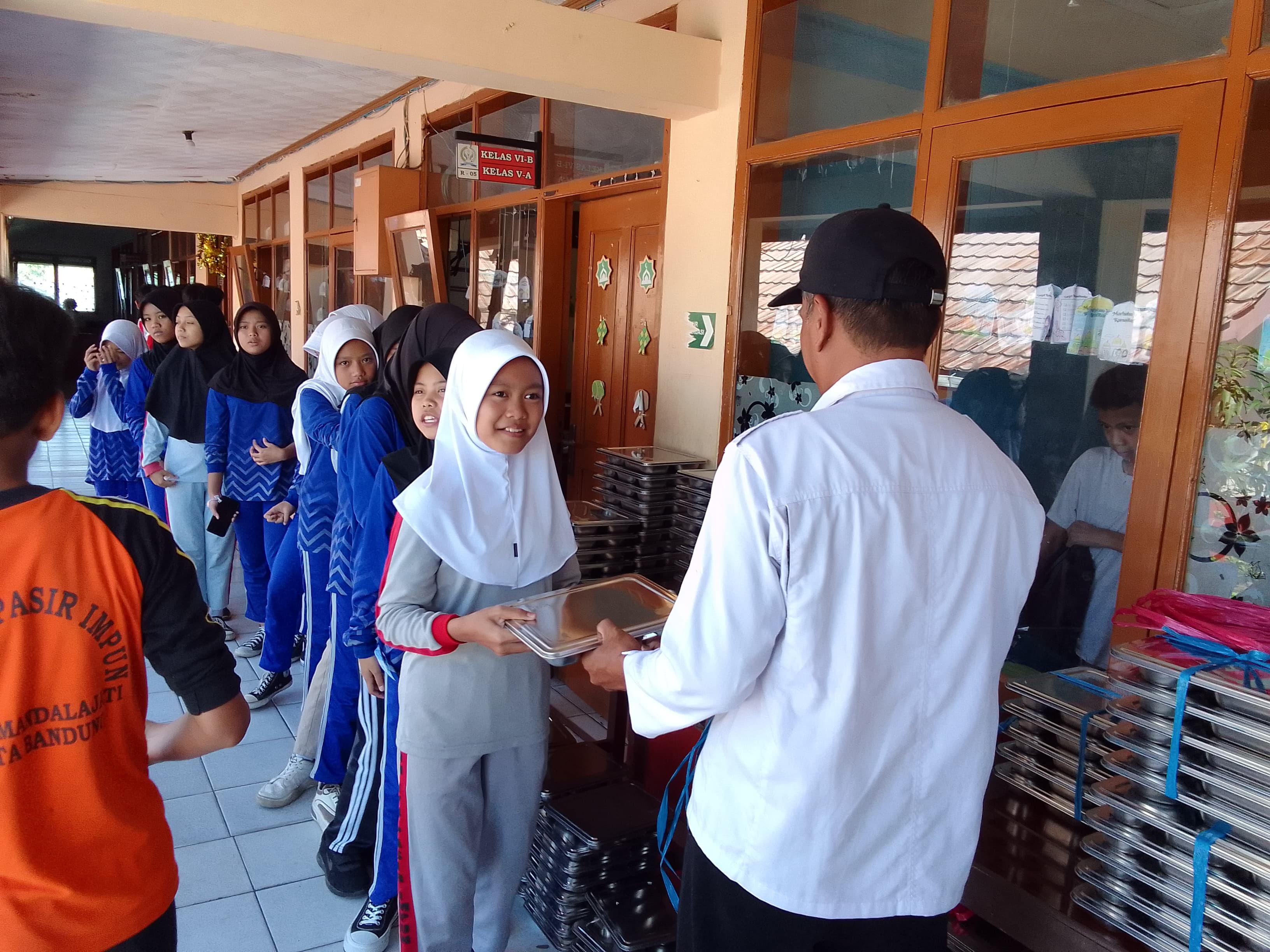 Antusiasme Siswa Siswi SDN 174 Pasir Impun Soal Program MBG
