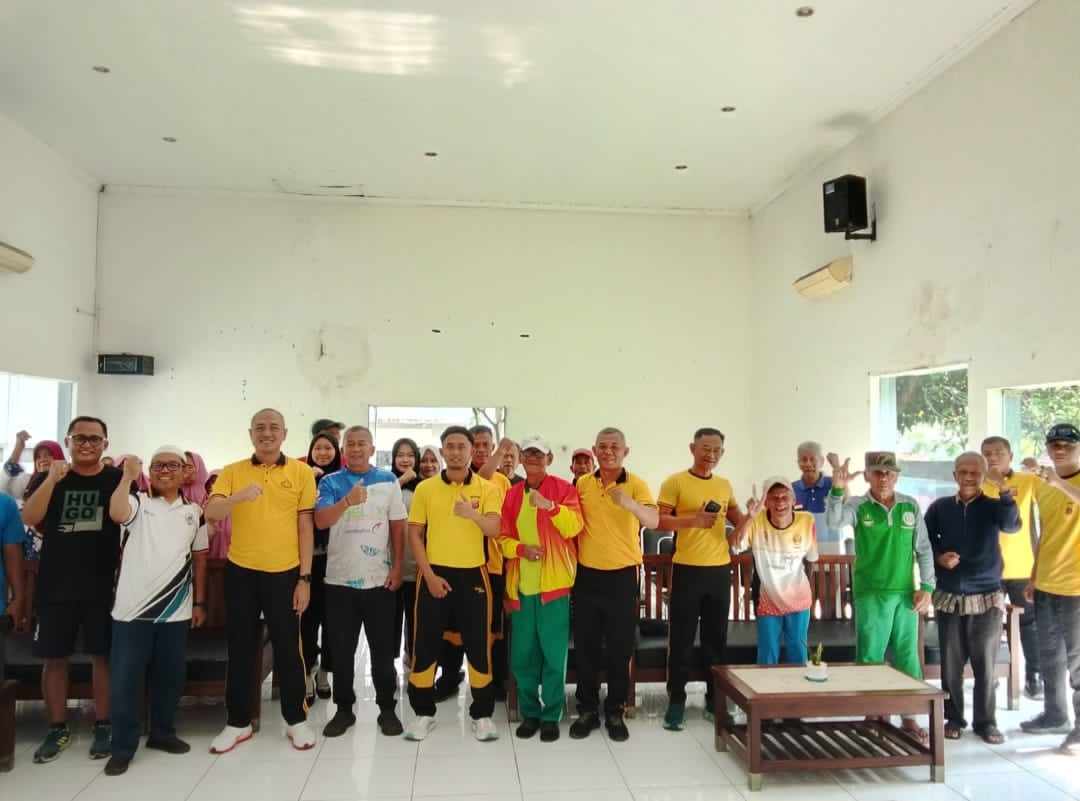 Kunjungi Griya Lansia, Polsek Ciparay Polresta Bandung Santuni 160 Lansia