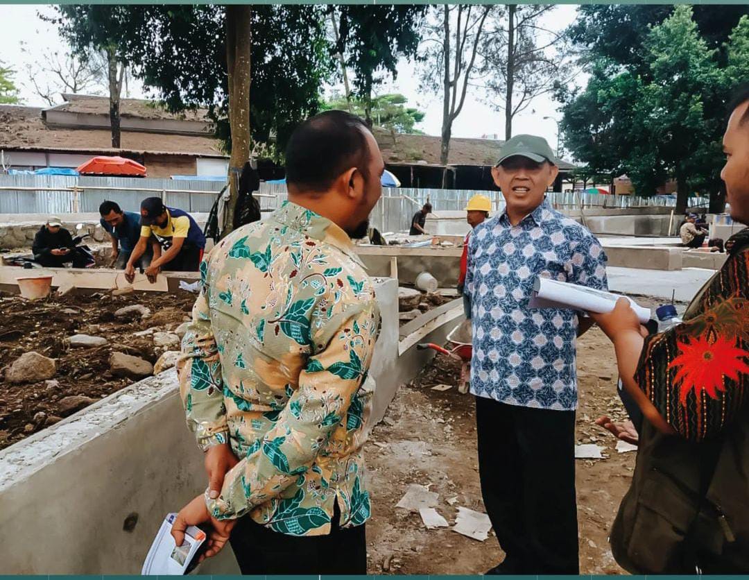 Kepala Disperkimtan Kabupaten Bandung Monitoring Progres Pembangunan Alun-Alun Ciwidey