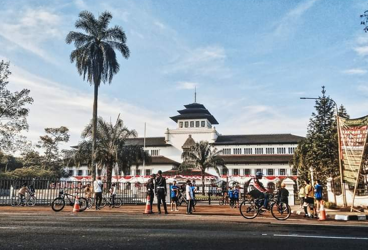 10 Wisata Gratis di Bandung yang Sayang Banget Kamu Lewatkan