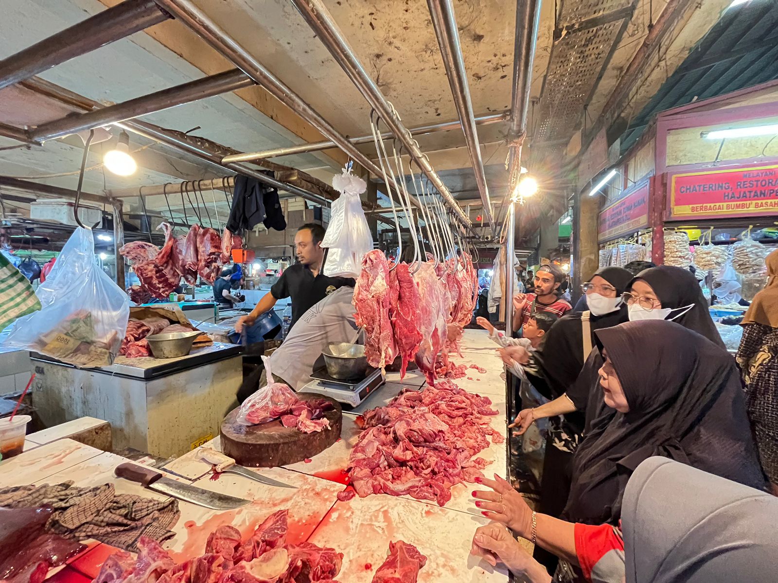 Pedagang Daging di Pasar Cibinong Kerap Dapat Keluhan dari Konsumen Jelang Bulan Ramadan