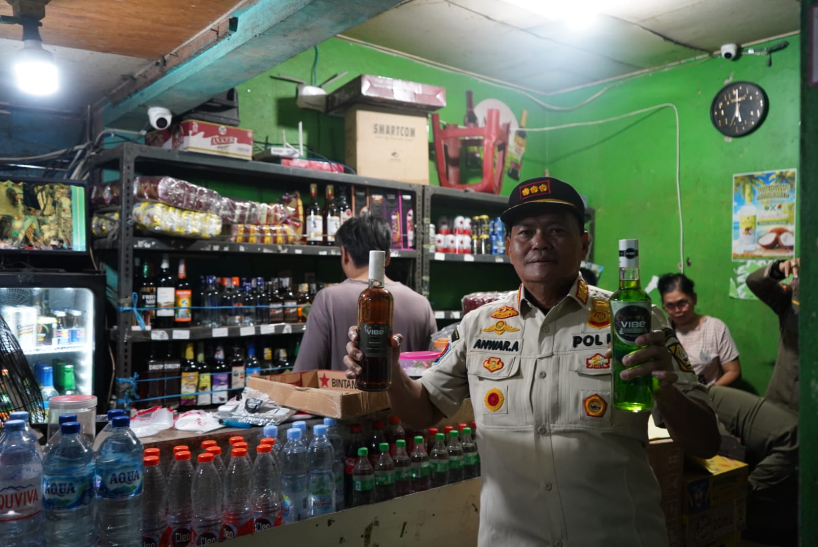Satpol PP Bogor Amankan 493 Miras dan Temu Toko yang Diduga sebagai Tempat Simpan Miras