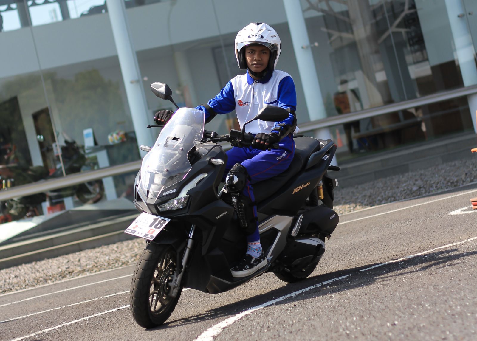 Ketahui Fungsi dan Ragam Jenis Knee Protector untuk Bikers