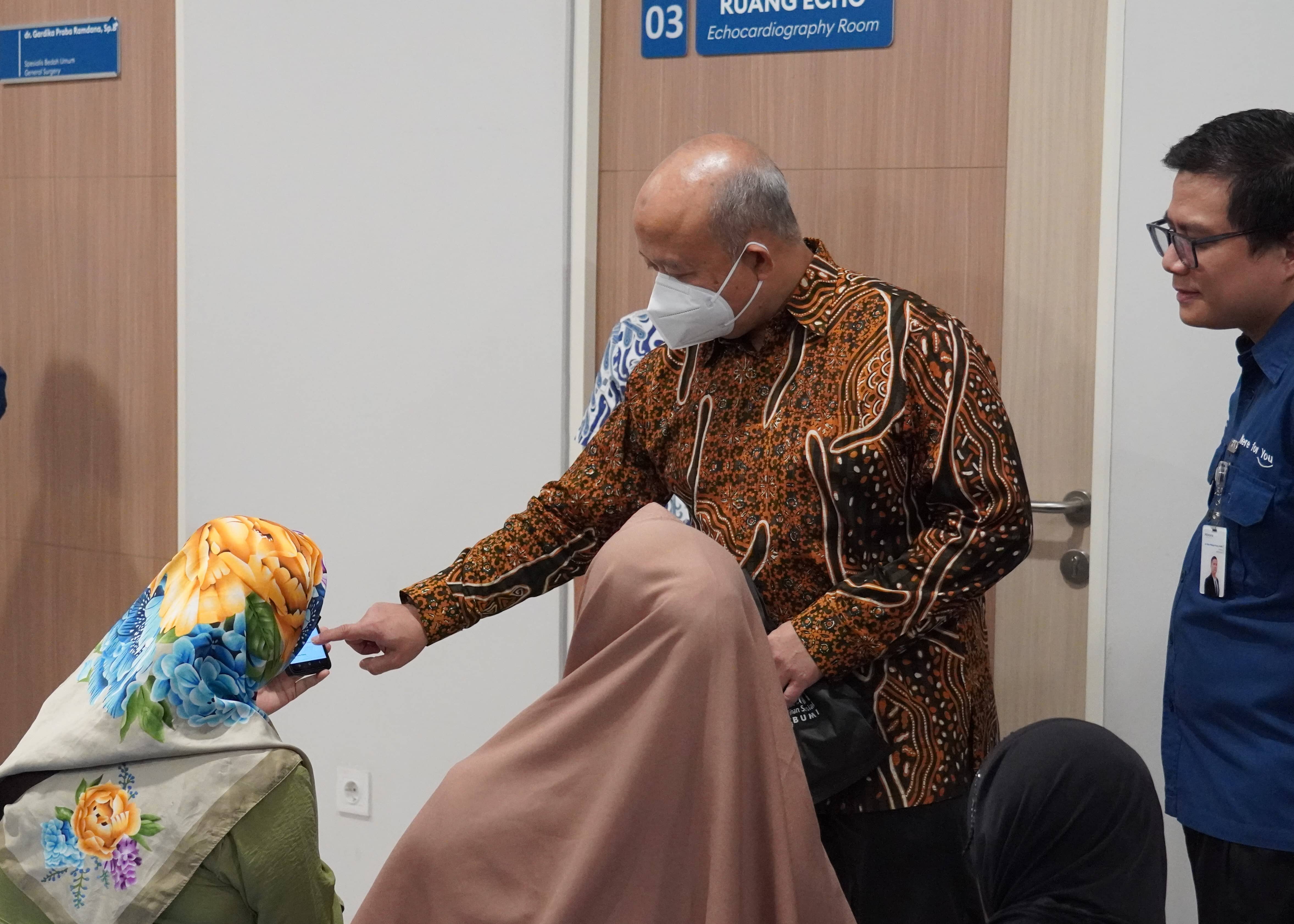 Mendengarkan Suara Peserta, Direktur TI BPJS Kesehatan Berdialog dengan Peserta JKN di RS Primaya Sukabumi