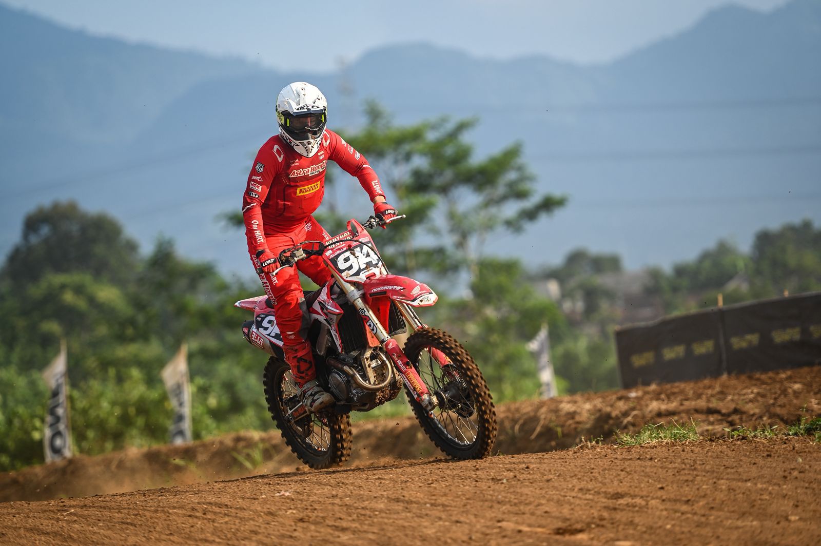 Crosser Astra Honda Optimis Mampu Tampil Kencang di Final Kejurnas Motocross 2025