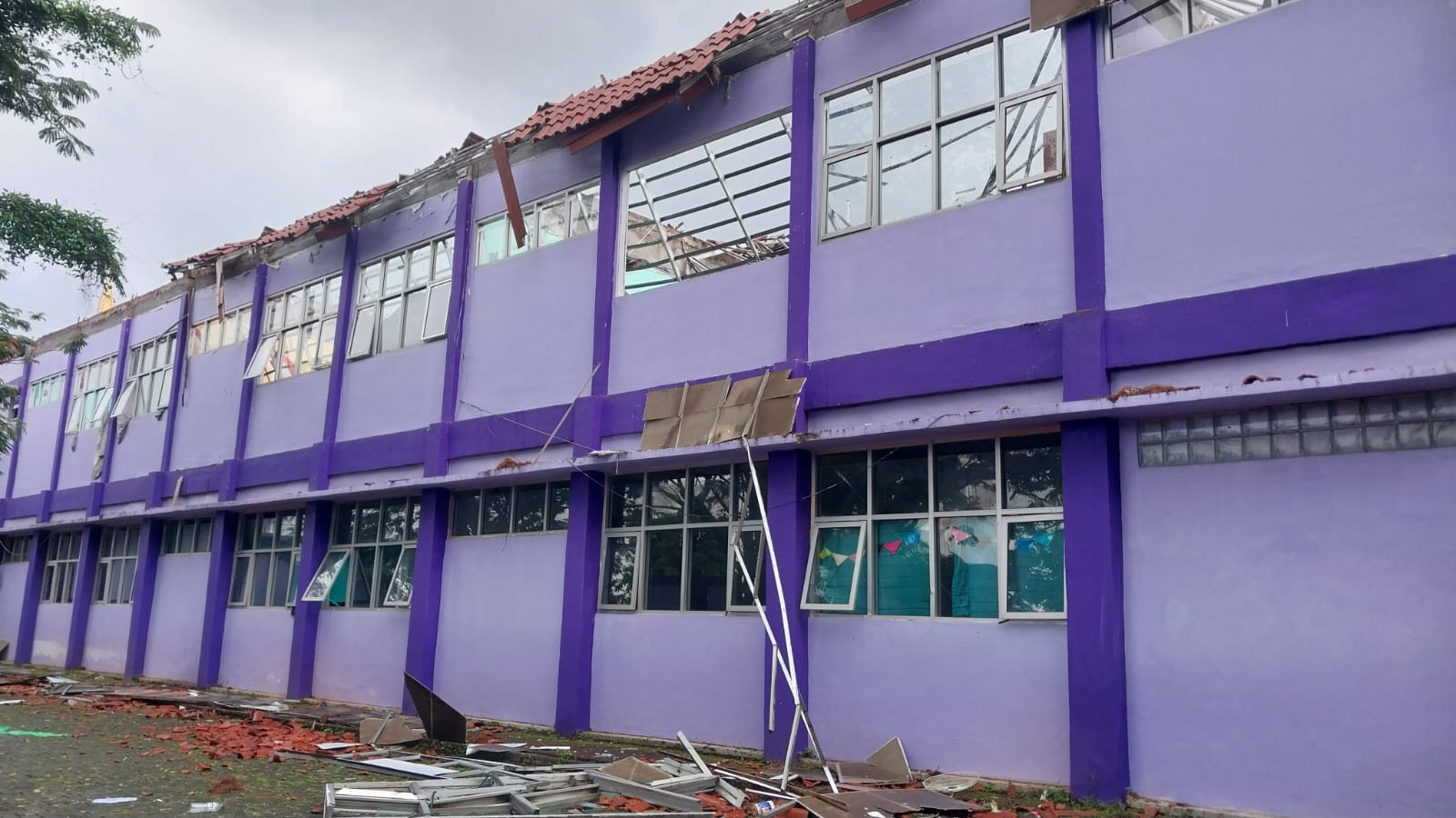 SMAN 2 Gunung Putri Liburkan KBM Imbas Ruang Kelas Roboh