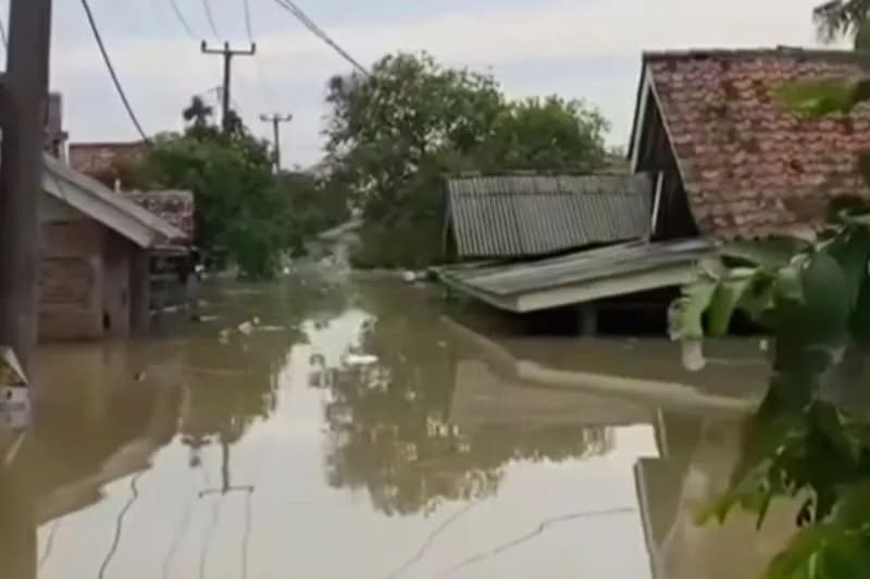 Lagi, Desa Karangligar Karawang Diterjang Banjir