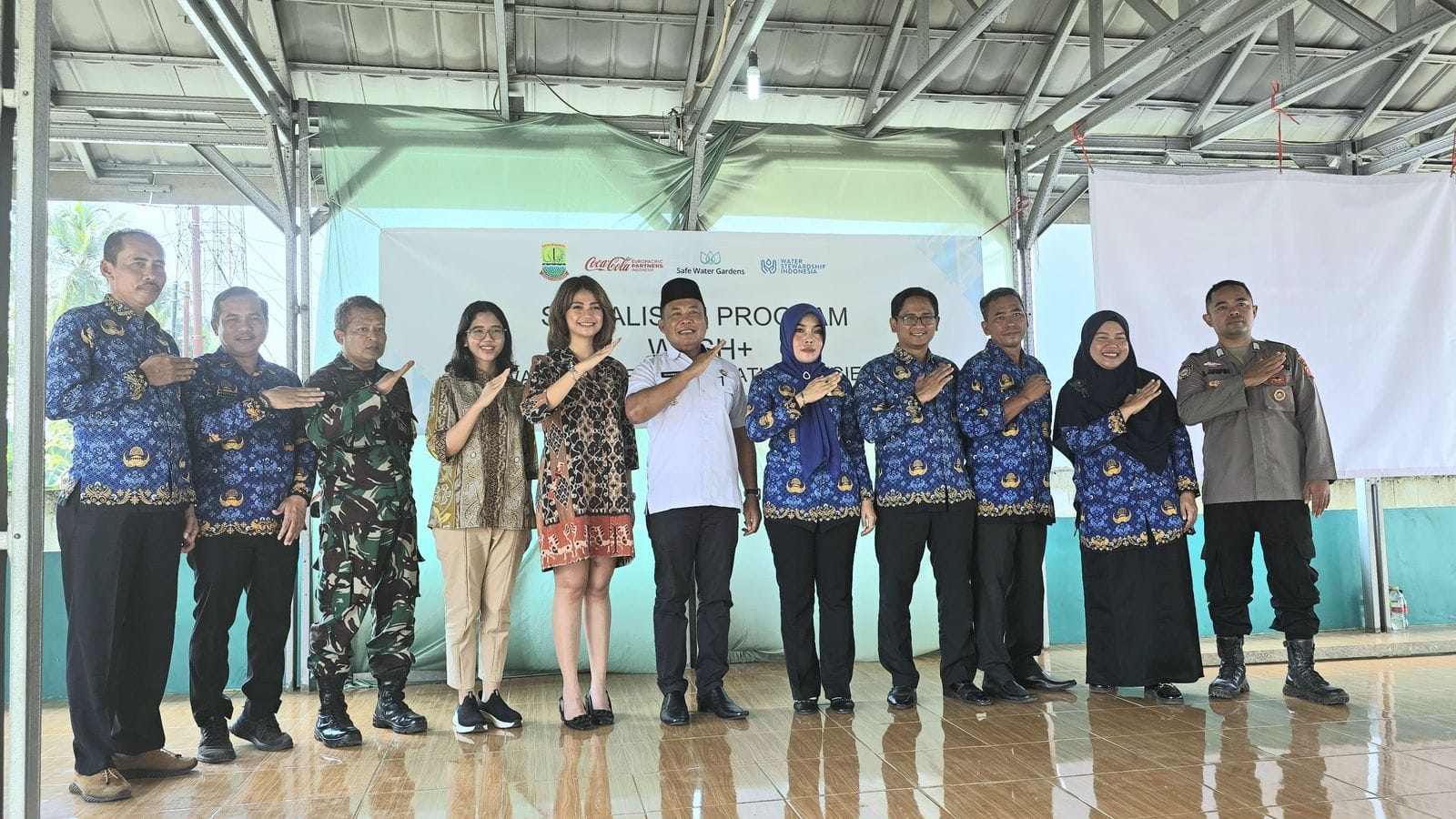 Dukung Akses Sanitasi Aman untuk Masyarakat, CCEP Indonesia Luncurkan Program Safe Water Gardens di Karawang