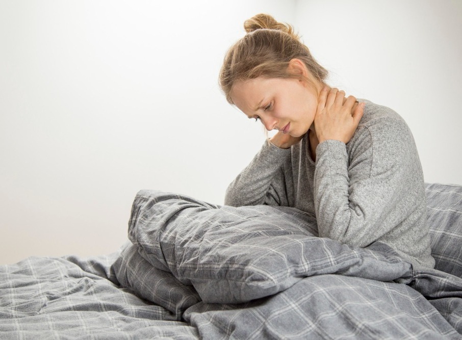 Sering Salah Bantal? Ini Kebiasaan Sehari-hari yang Jadi Penyebabnya