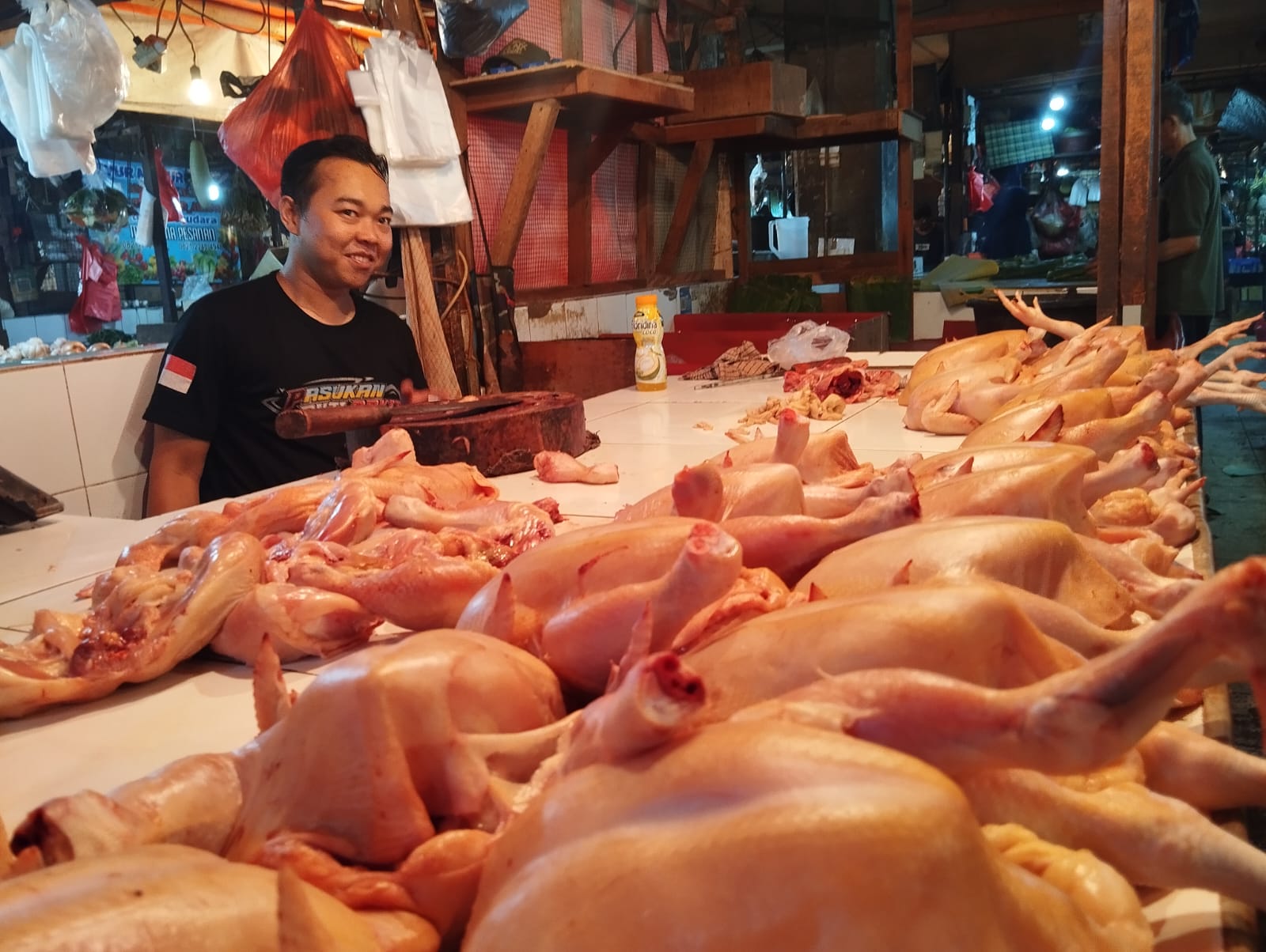 Disdagin Kabupaten Bogor Ungkap Penyebab Harga Ayam Naik : Harga Pakan Mahal