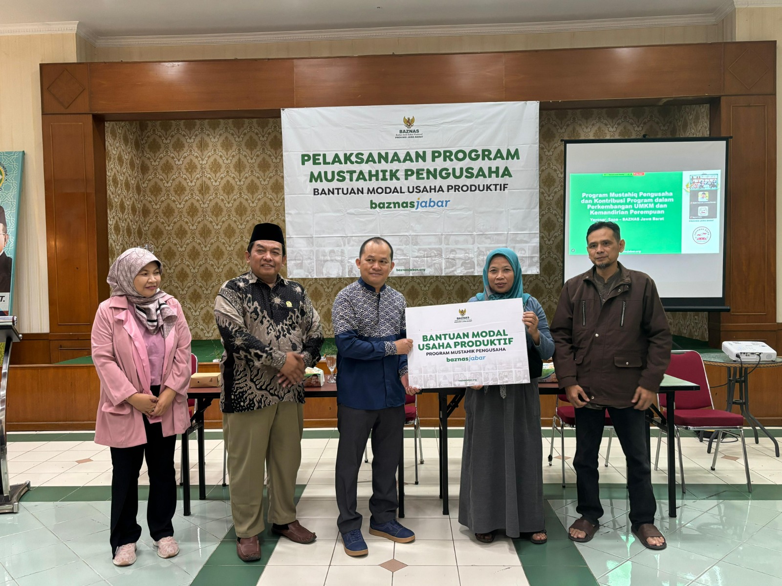 Dorong UMKM Lokal, BAZNAS Jabar dan Yayasan SAPA Bantu 40 Mustahik menjadi Pengusaha