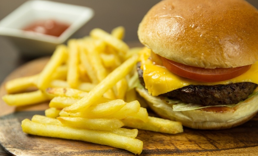 4 Rekomendasi Burger Murah yang Enak Harga di Bawah Rp50 Ribu di Bandung