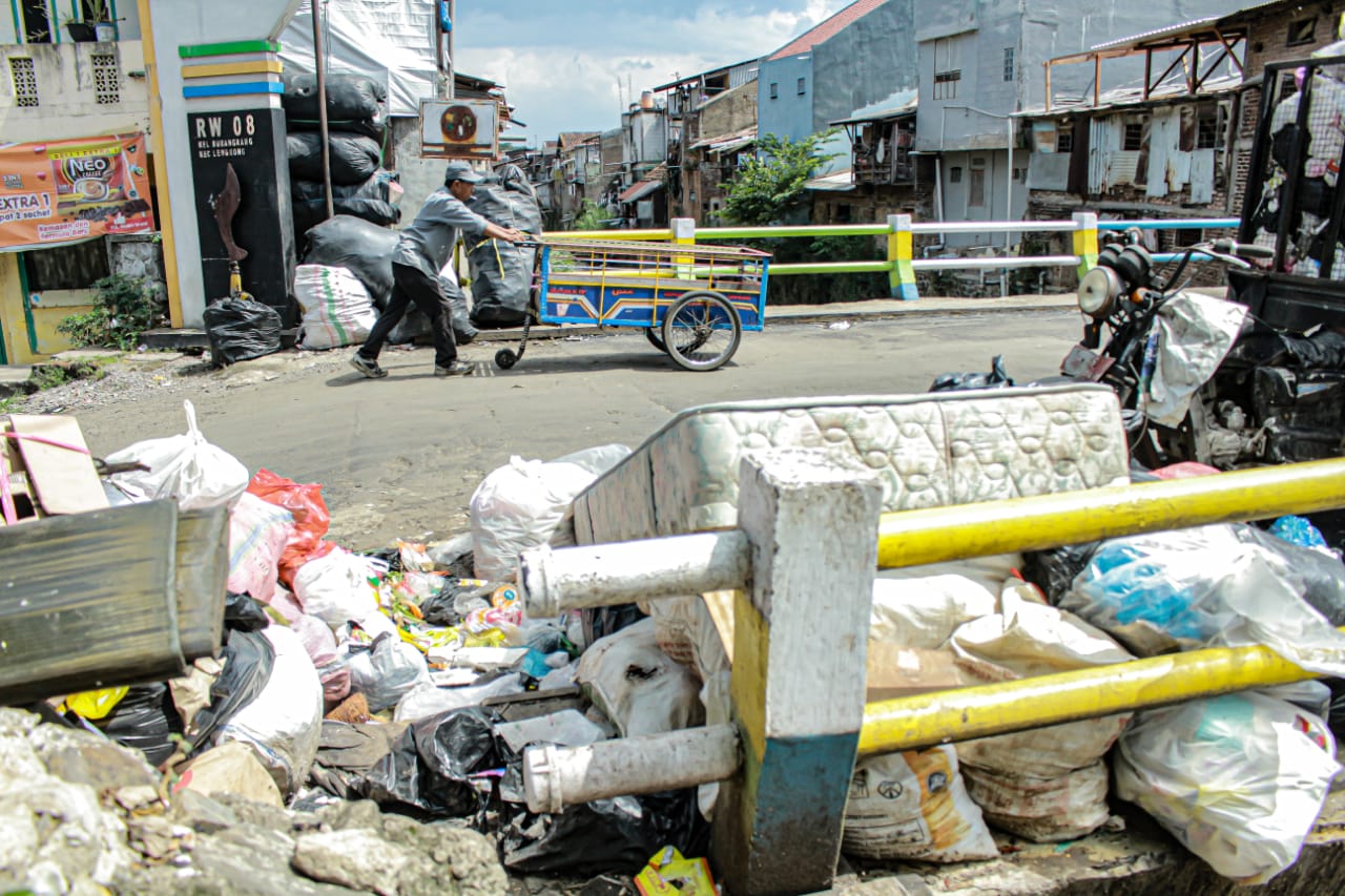 Konsumtif Warga Meningkat, Debit Sampah Melonjak