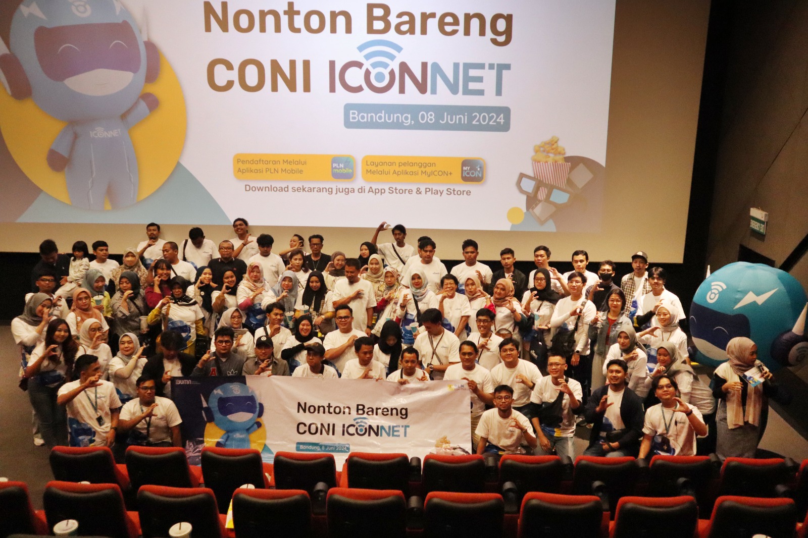 ICONNET Manjakan Pelanggan dengan Roadshow Nonton Bareng di Bandung