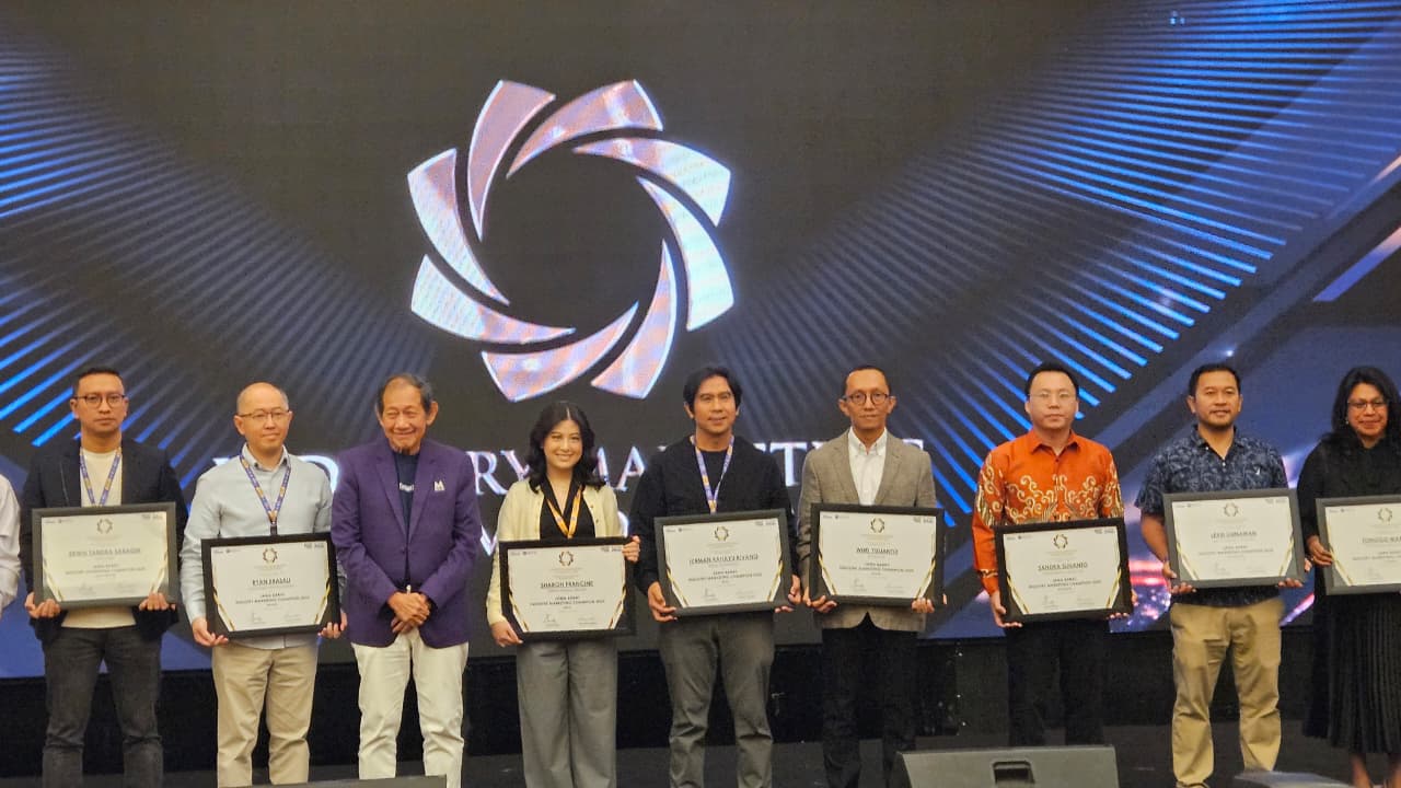 PLN Icon Plus Jawa Barat Raih Penghargaan Industry Marketing Champion 2025 Sektor Utilities