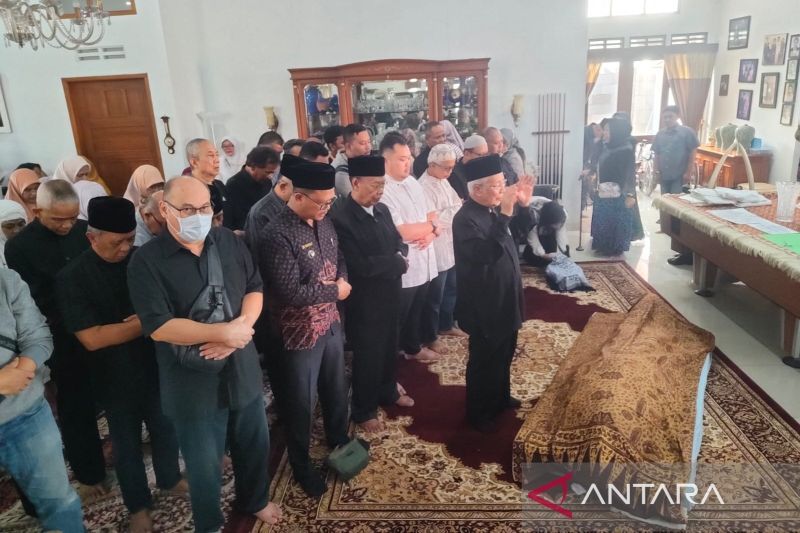 Sejumlah Tokoh Jabar Hadiri Rumah Duka Almarhum HR Nuriana di Bandung Barat
