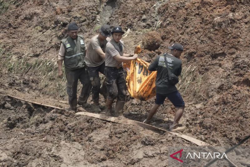 Satu Jasad Korban yang Tertimbun Material Longsor di Cipongkor Ditemukan di Aliran Sungai Citarum Oleh Tim SAR