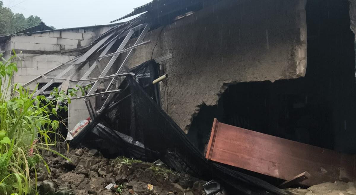 TPT Jebol saat Hujan Deras di Pasir Jambu, 23 Rumah Terdampak Banjir, 3 Rumah Rusak