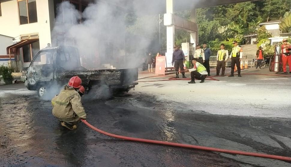 Mobil Terbakar Saat Antre di SPBU Sentul