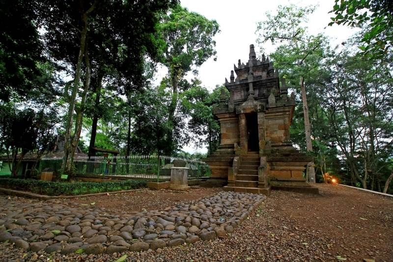 Ragam Candi di Jawa Barat: Memahami Sejarah dan Kearifan Lokal!